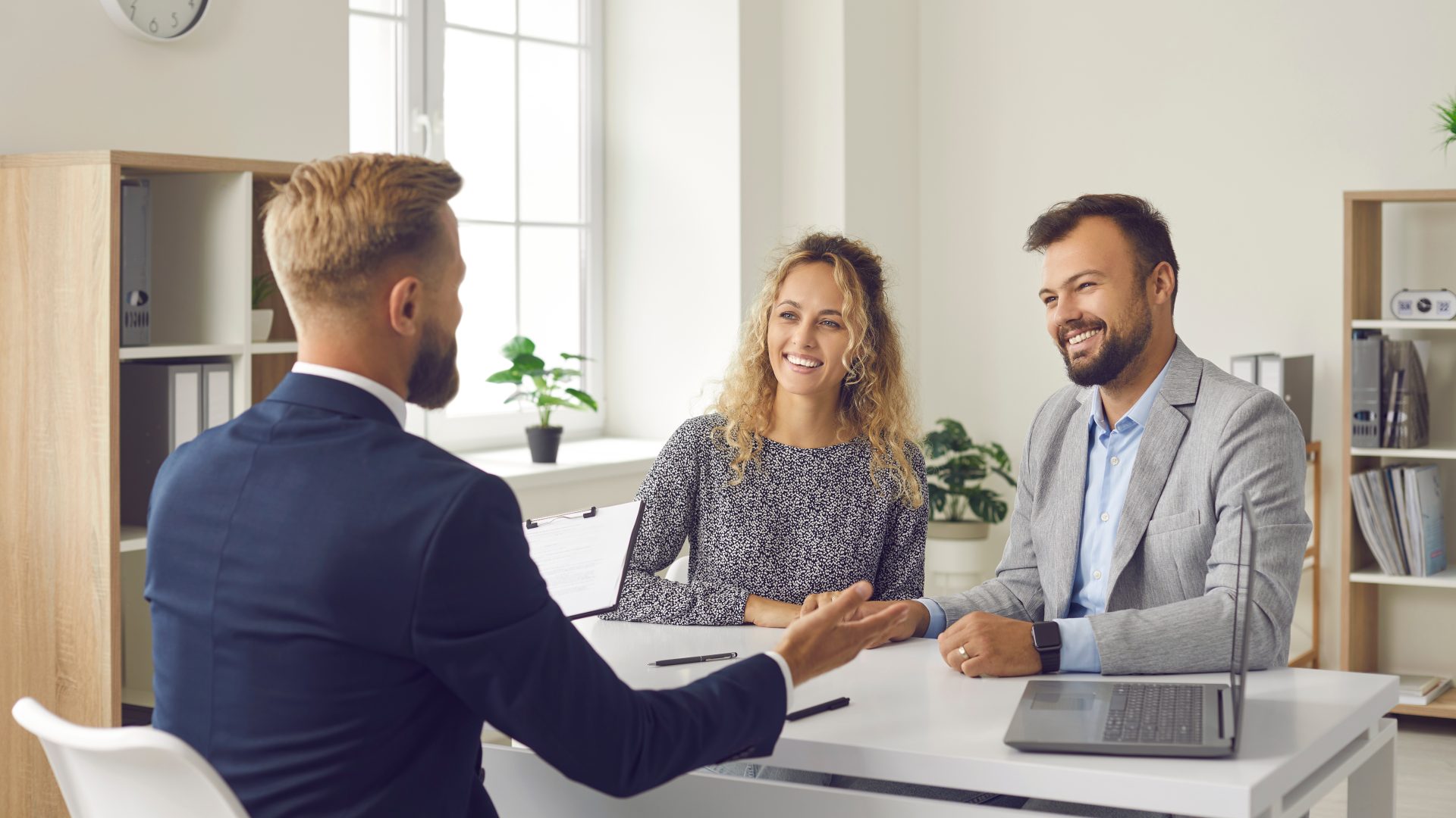 hypoteky-shutterstock_2074660939-1920x1080